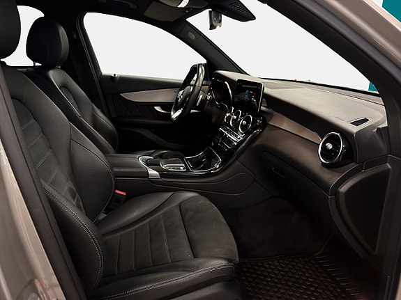Mercedes-Benz GLC300 de 22 of 26
