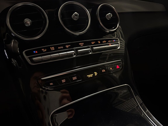 Mercedes-Benz GLC300 de 16 of 26