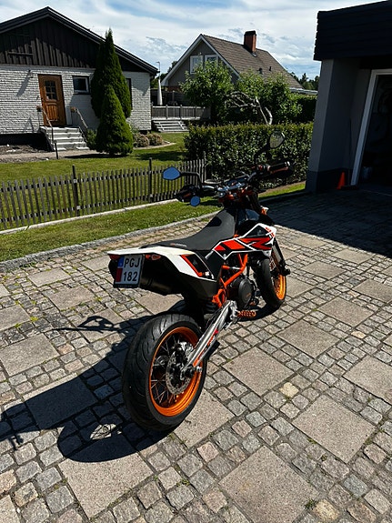 KTM 690 SMC R 3 of 5