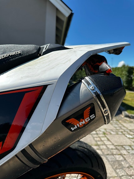 KTM 690 SMC R 4 of 5