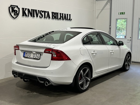 Volvo S60 4 of 5