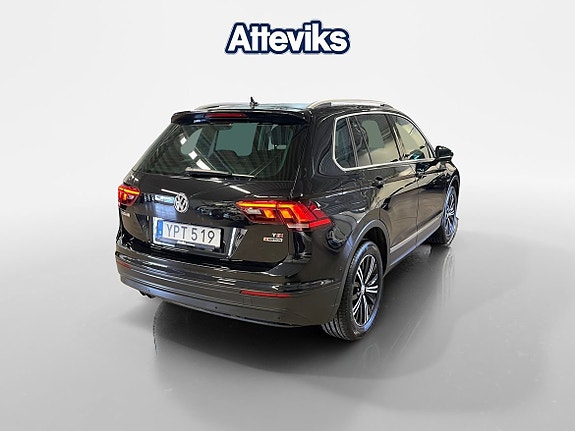 Volkswagen Tiguan 3 of 5