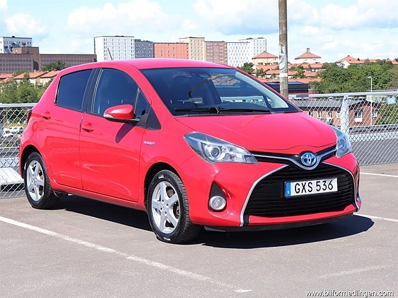 Toyota Yaris 2 of 5