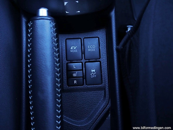 Toyota Yaris 13 of 17