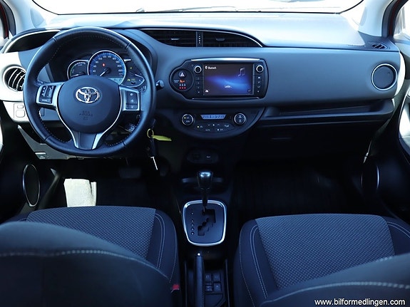Toyota Yaris 6 of 17