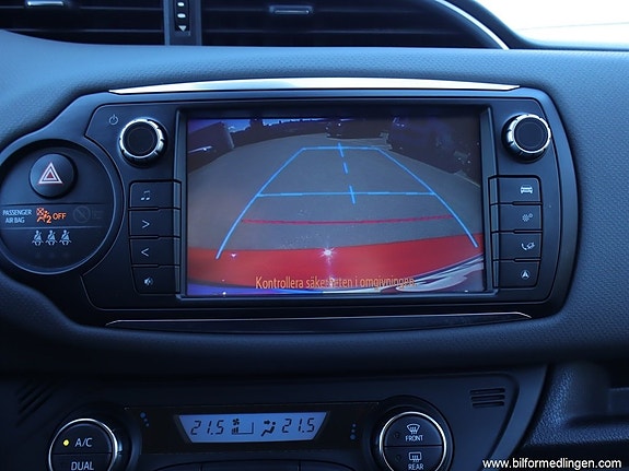 Toyota Yaris 12 of 17