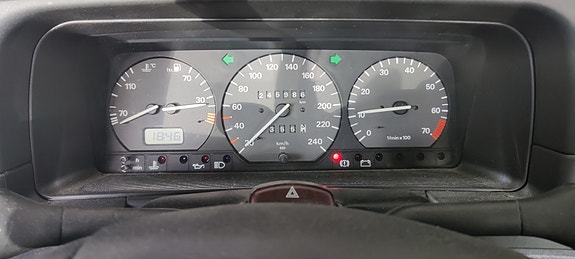 Volkswagen Passat 2 of 3
