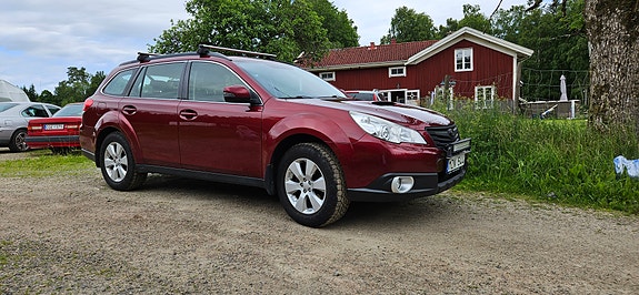 Subaru Outback 2 of 5