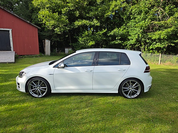 Volkswagen Golf VII 2 of 5