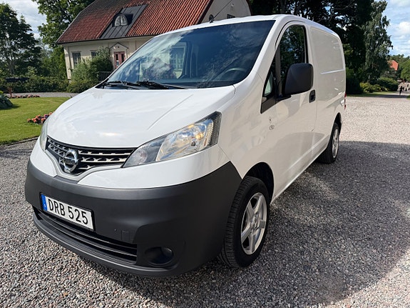 Nissan NV200 2 of 5