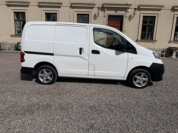 Nissan NV200 5 of 5