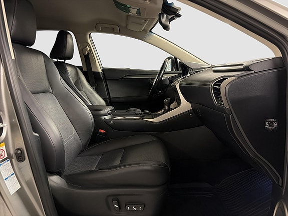 Lexus NX300h 4 of 5