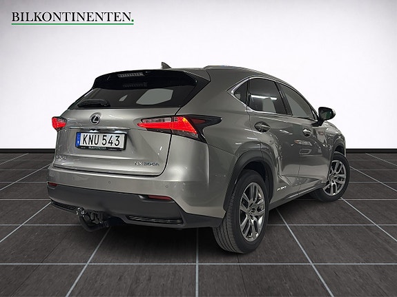 Lexus NX300h 3 of 5