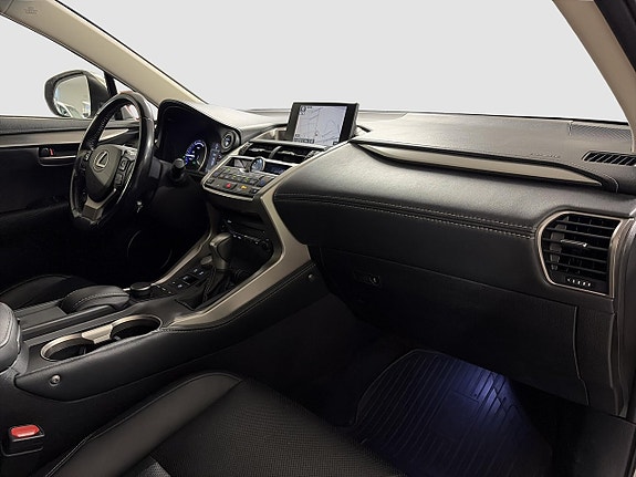 Lexus NX300h 5 of 5
