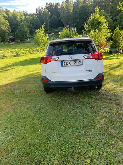 Toyota RAV4 4 of 5