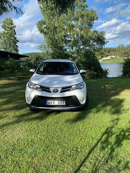 Toyota RAV4 2 of 5