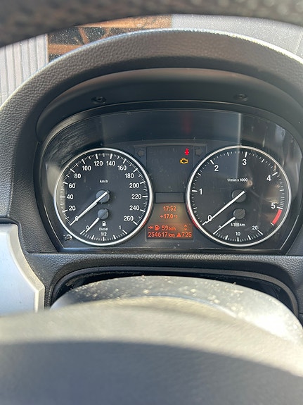 BMW 318d 4 of 5