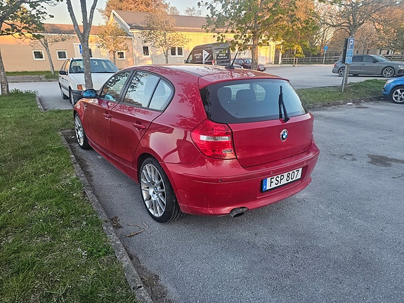 BMW 118i 4 of 5