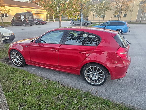 BMW 118i 3 of 5