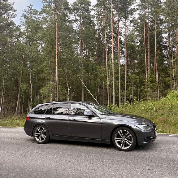 BMW 328i 4 of 5