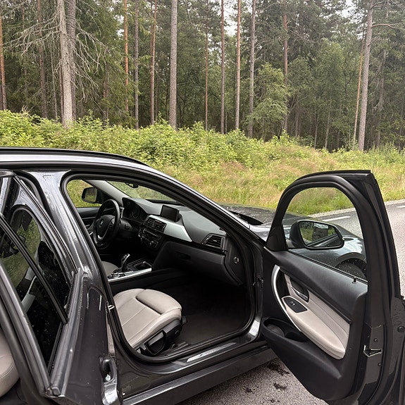 BMW 328i 11 of 13