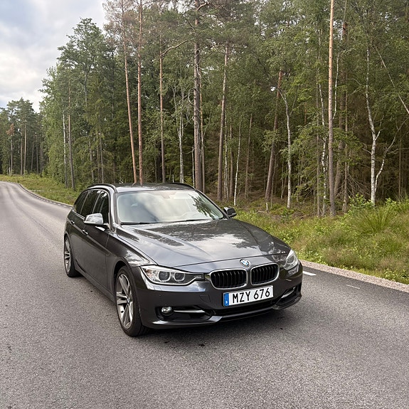 BMW 328i 3 of 5