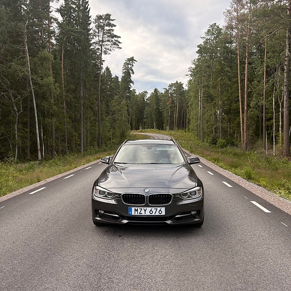 BMW 328i 2 of 5