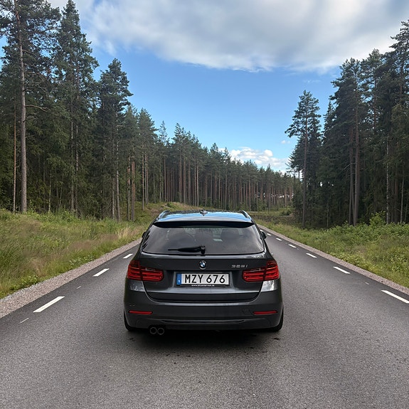 BMW 328i 7 of 13