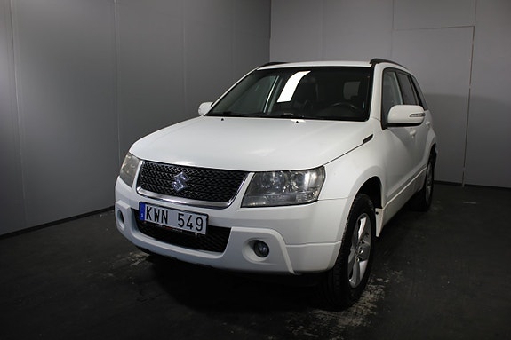 Suzuki Grand Vitara 2 of 18