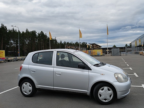 Toyota Yaris 4 of 5