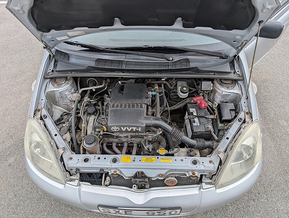 Toyota Yaris 12 of 12