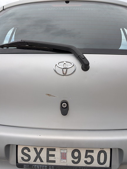 Toyota Yaris 6 of 12