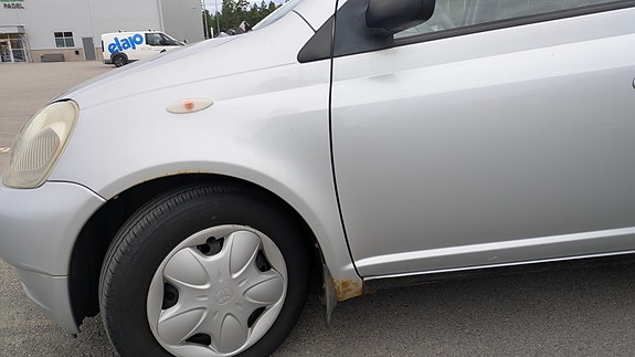 Toyota Yaris 9 of 12