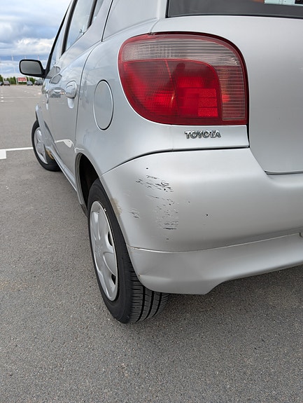Toyota Yaris 7 of 12