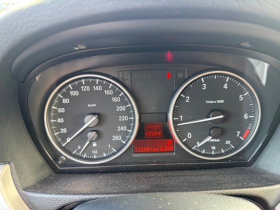 BMW 318i 9 of 16