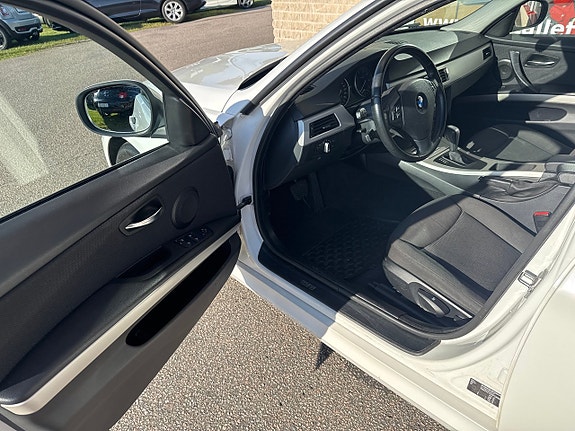 BMW 318i 4 of 5