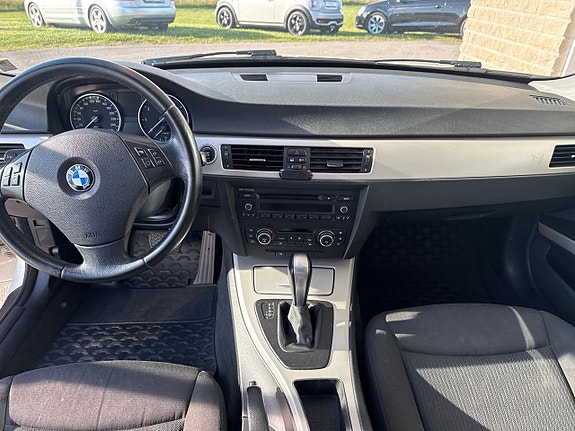 BMW 318i 5 of 5