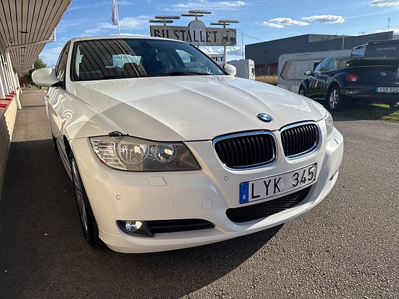 BMW 318i 11 of 16