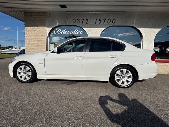 BMW 318i 2 of 5