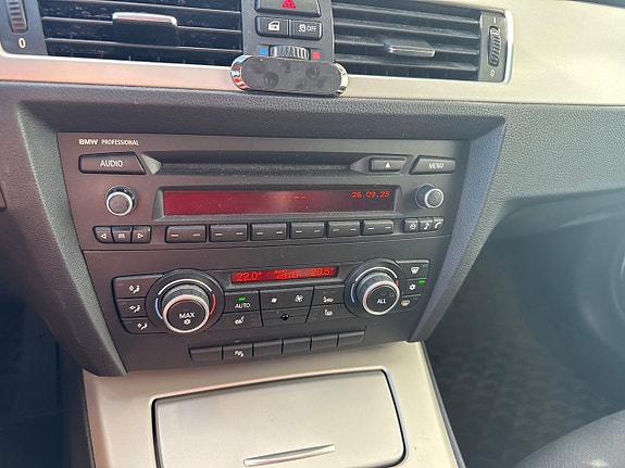 BMW 318i 10 of 16