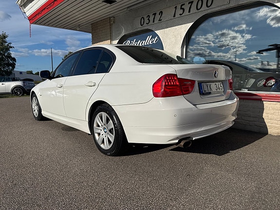 BMW 318i 3 of 5