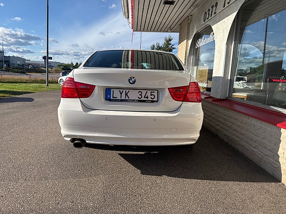 BMW 318i 15 of 16