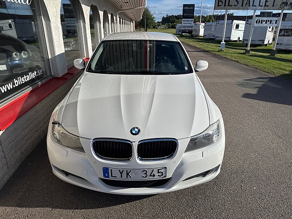 BMW 318i 13 of 16
