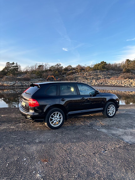 Porsche Cayenne S 4 of 8
