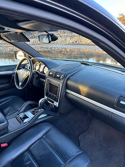 Porsche Cayenne S 6 of 8