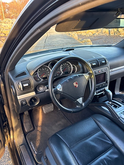 Porsche Cayenne S 5 of 8