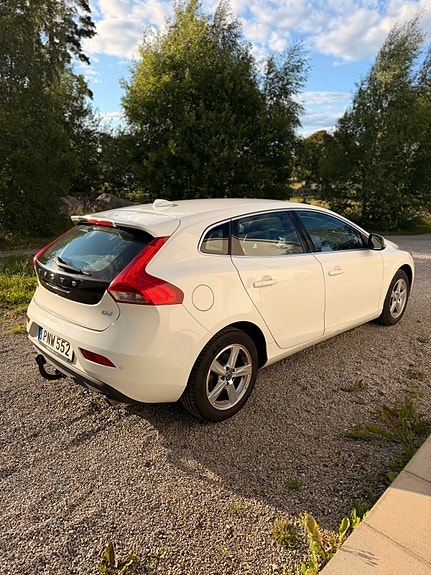 Volvo V40 2 of 5