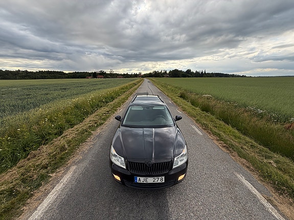 Skoda Octavia 2 of 8