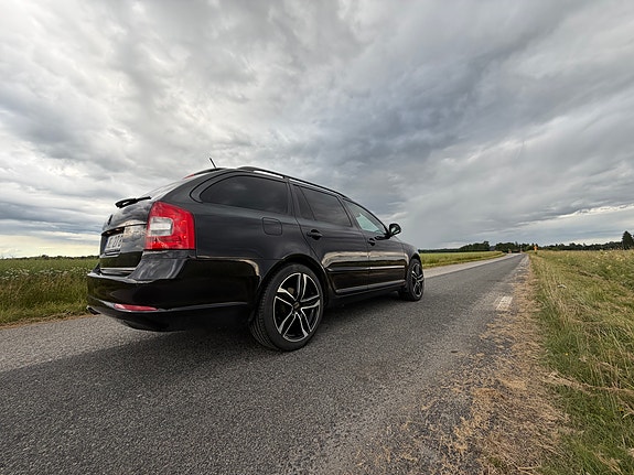 Skoda Octavia 3 of 8