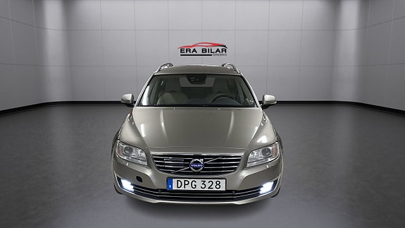 Volvo V70 2 of 5